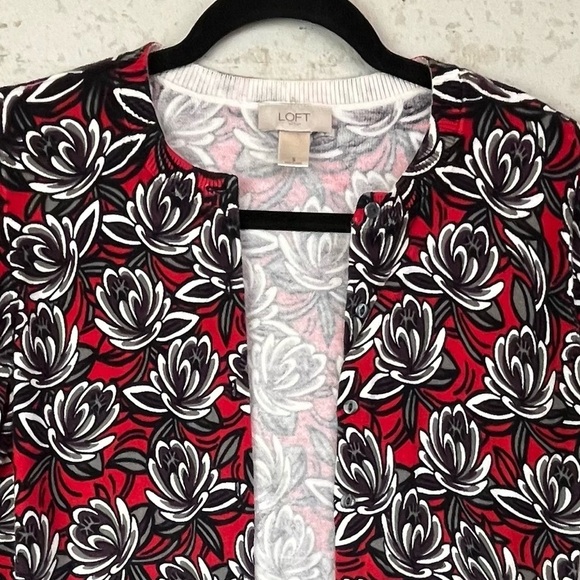LOFT Burgundy Red Floral Ribbed Knit Sweater Cardigan Sz S Button Career Church - Picture 3 of 14